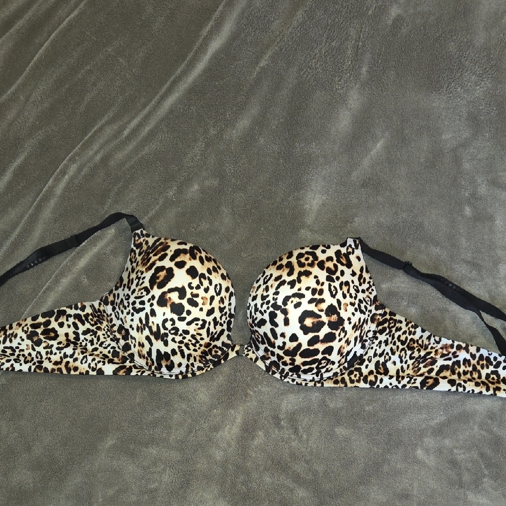 Victoria's Secret Very Sexy Plunge Leopard Print Full-Coverage Bra NWOT
